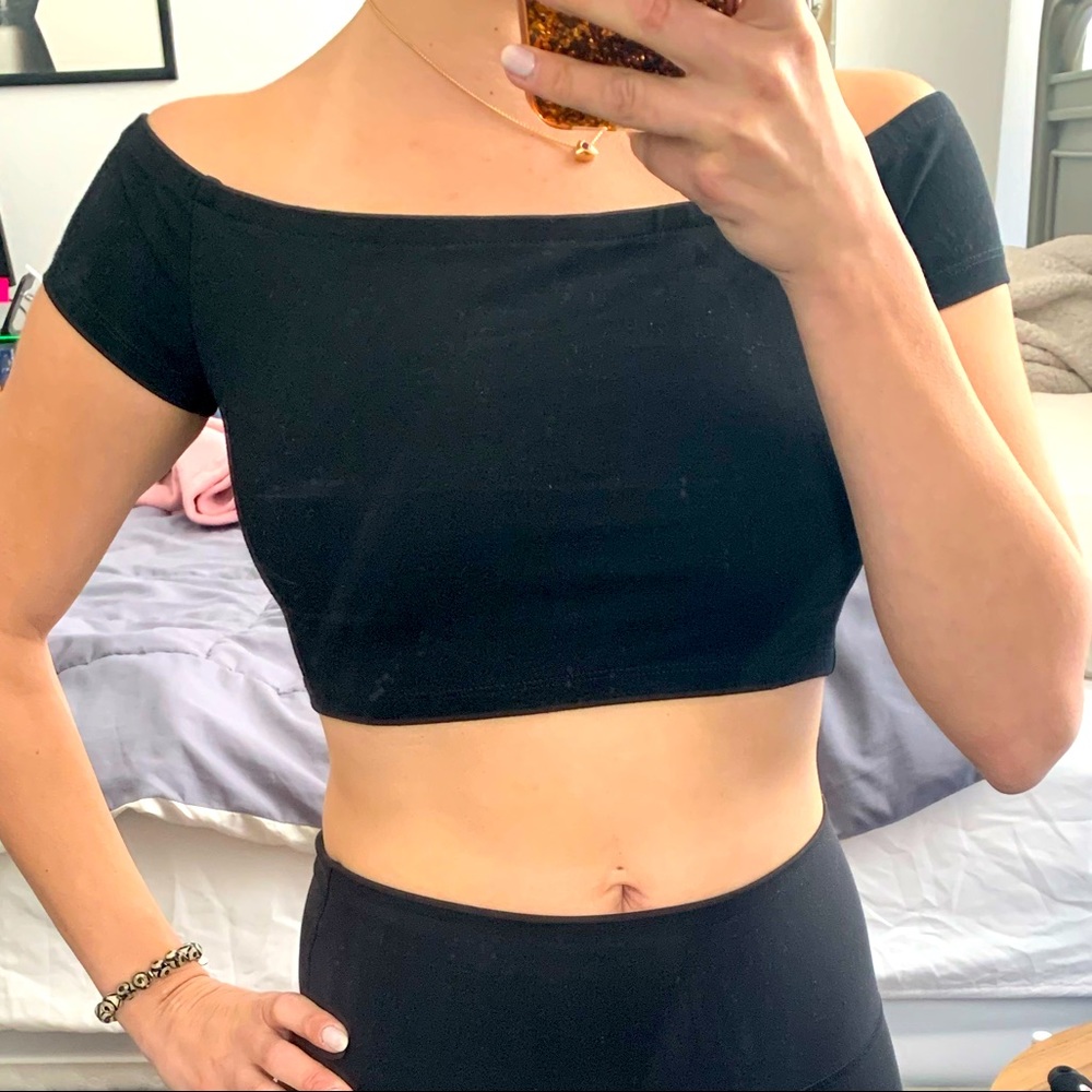 $3 w/ bundle Forever 21 black crop top